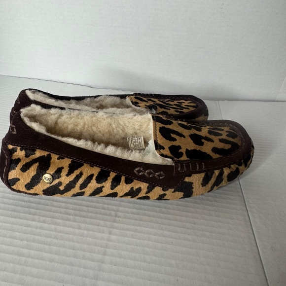 UGG Moccasins Slippers - Picture 2 of 7